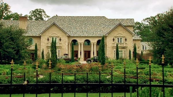 Image of Caption: Kay Robertson's house, as shown in the 'Duck Dynasty.'