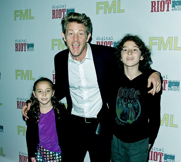 Image of Caption: Jason Nash with His Children