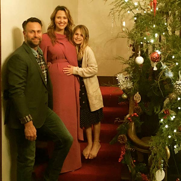 Image of David celebrated Christman with his wife and daughter in 2019