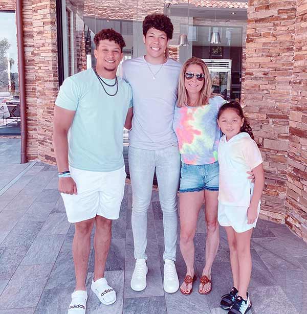 Image of Jackson Mahomes shared a photo with his mom and siblings on Mother’s Day on Instagram